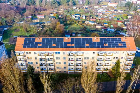 Instalación de placas solares en una comunidad de vecinos