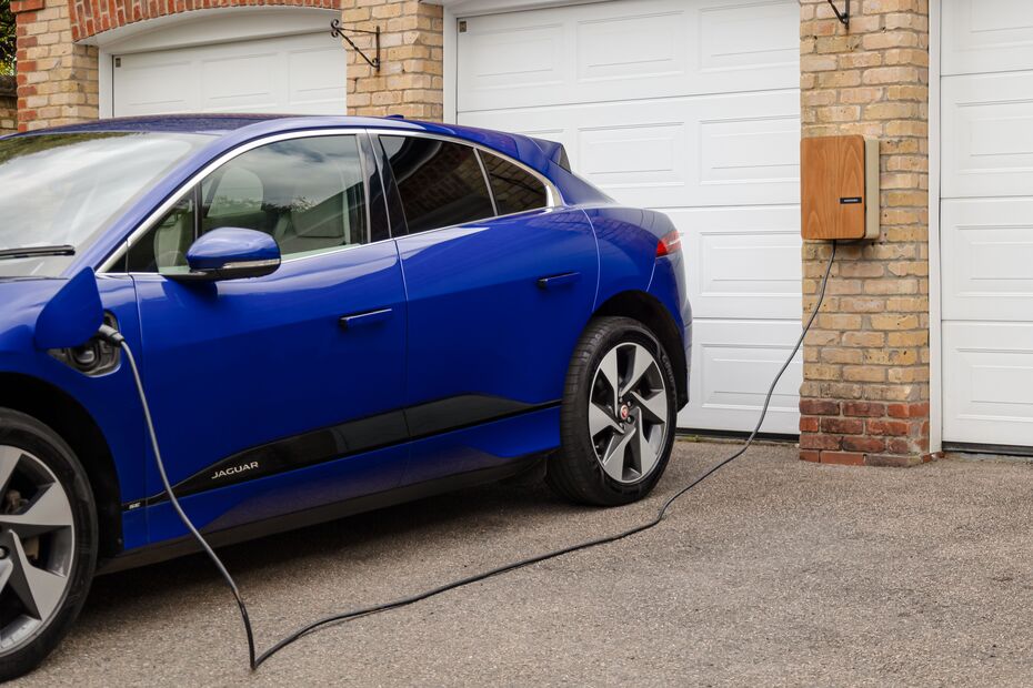 Punto de recarga de vehículo eléctrico en vivienda particular